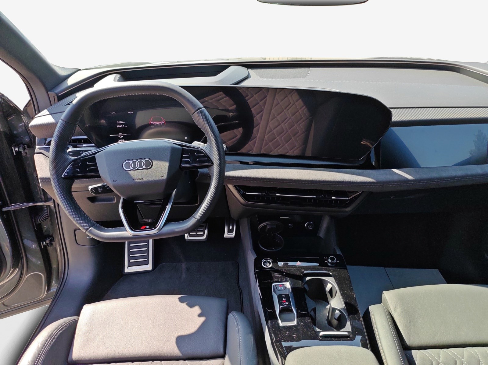 AUDI Q6 e-tron quattro-image-8