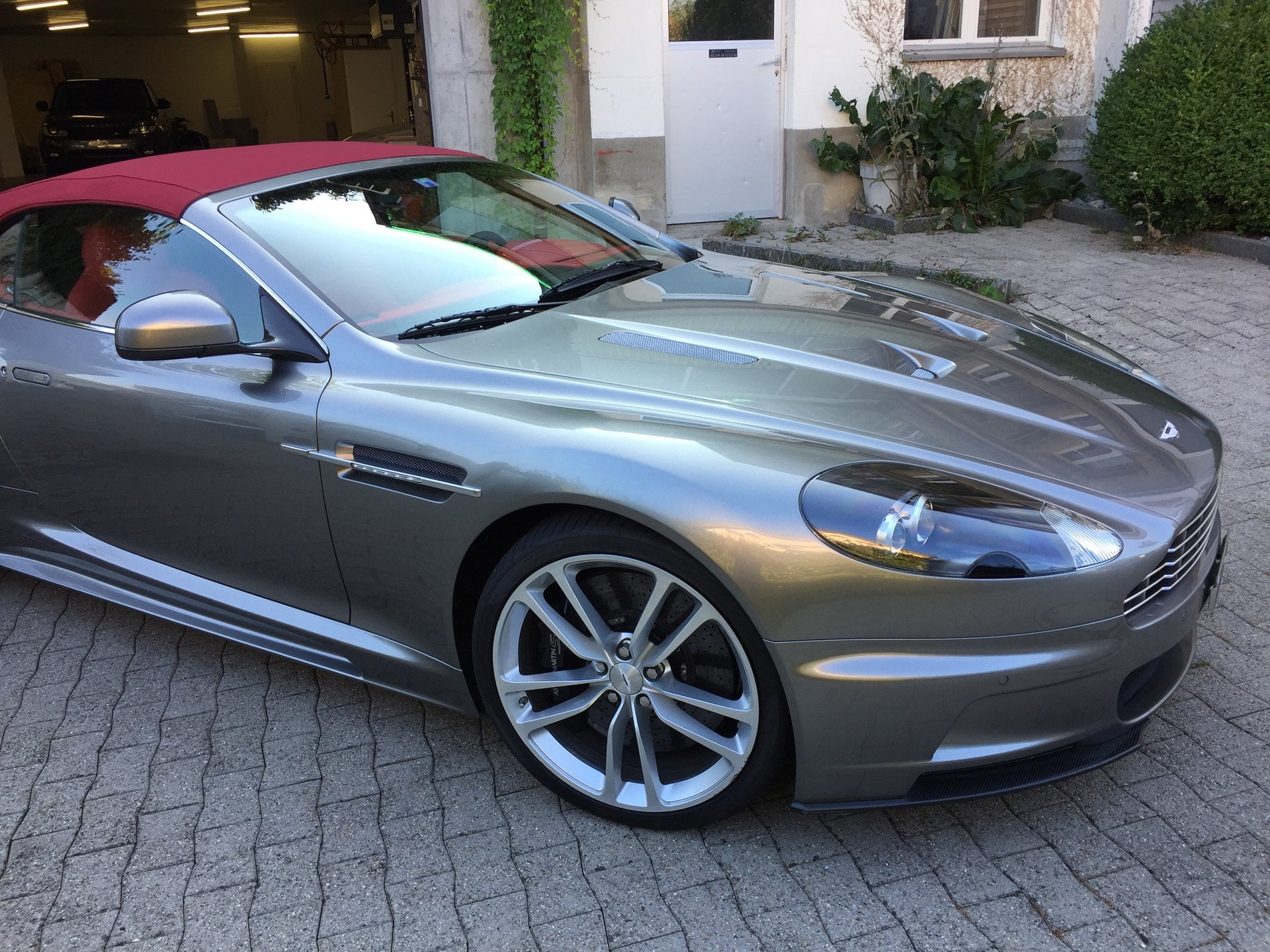 ASTON MARTIN DBS Volante Touchtronic 2-image-3