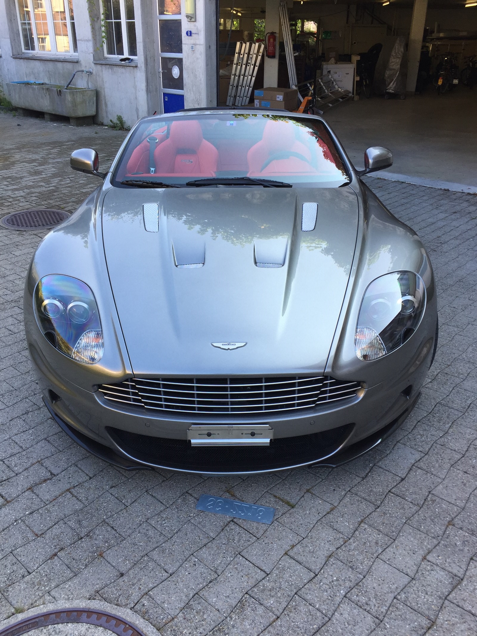ASTON MARTIN DBS Volante Touchtronic 2-image-4