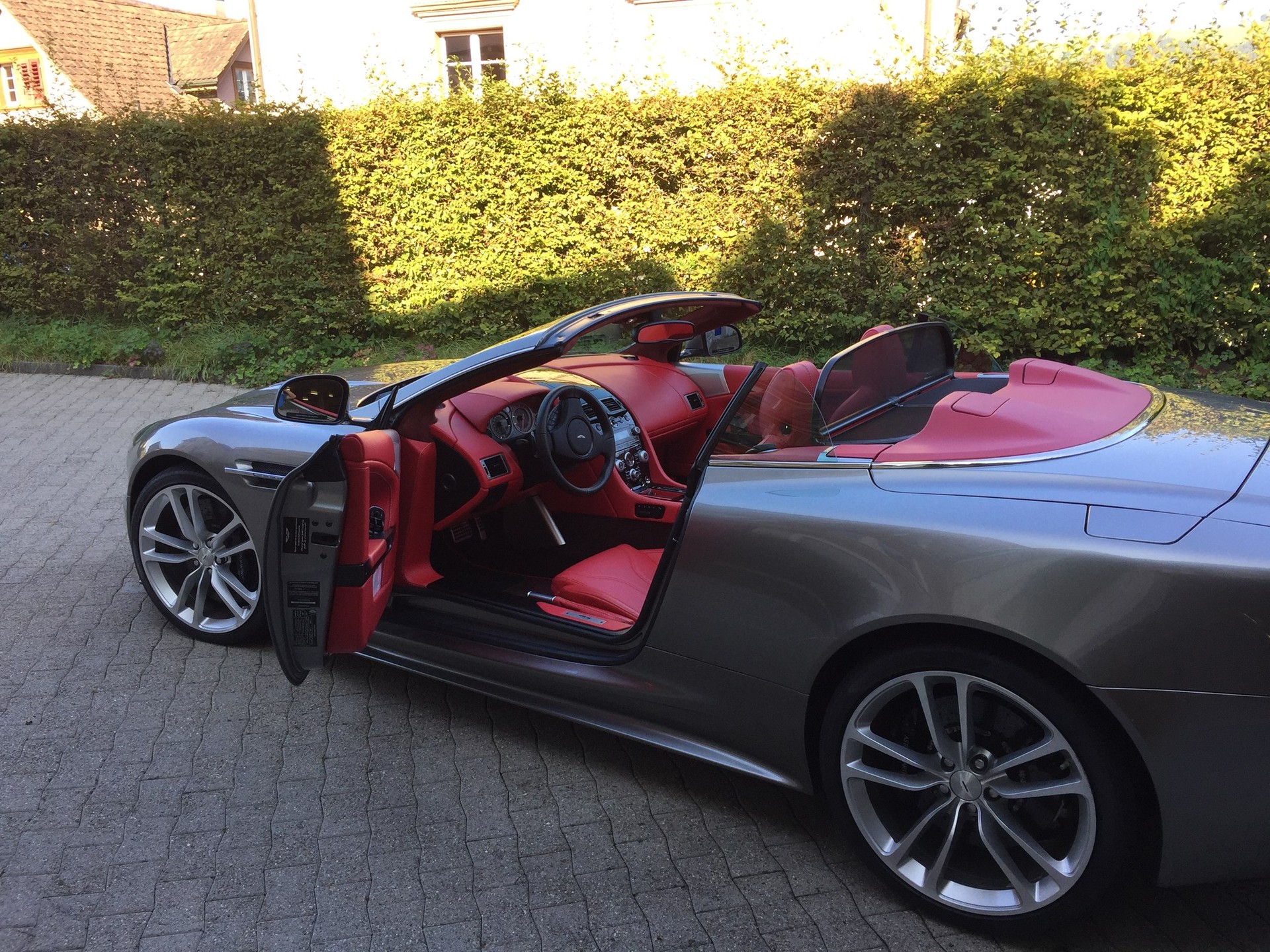 ASTON MARTIN DBS Volante Touchtronic 2-image-5