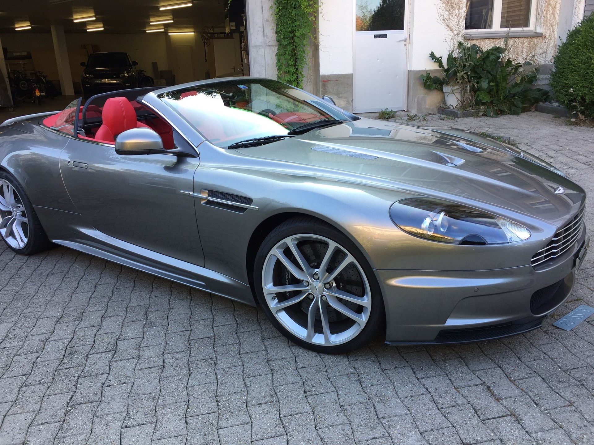 ASTON MARTIN DBS Volante Touchtronic 2-image-8