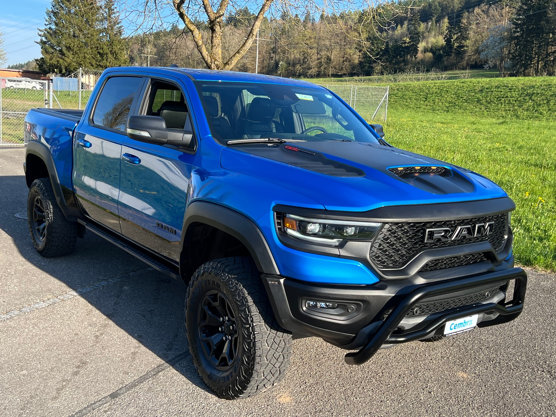 DODGE "TRX" DER POWER PICK UP !! 711 PS !! ABSOLUT NEUWERTIG !! MIT VOLLAUSSTATTUNG. MIT AHK 3`500 KG !! 24 MONATE GARANTIE !!-showroom-element-1
