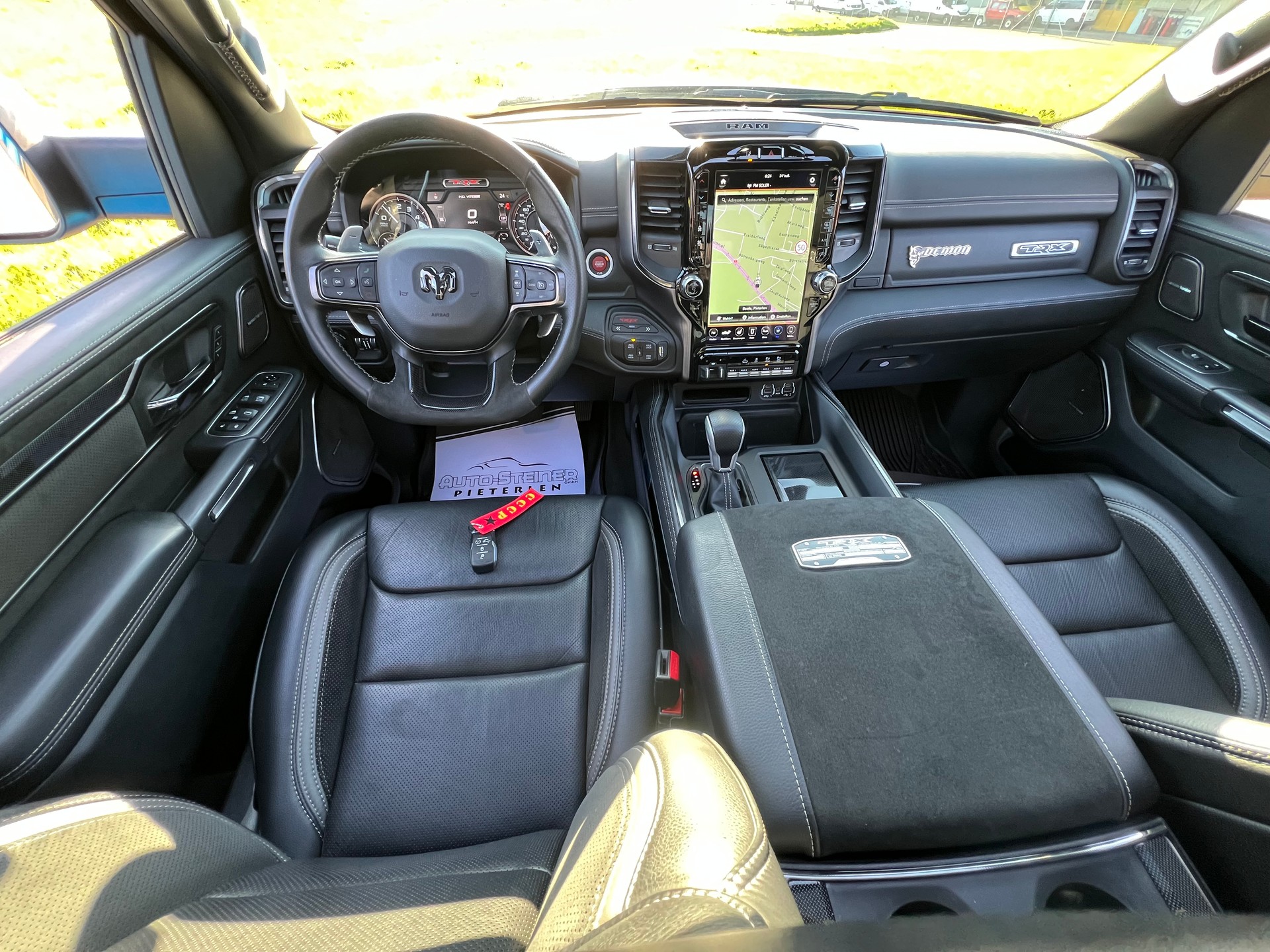 DODGE "TRX" DER POWER PICK UP !! 711 PS !! ABSOLUT NEUWERTIG !! MIT VOLLAUSSTATTUNG. MIT AHK 3`500 KG !! 24 MONATE GARANTIE !!-showroom-element-2