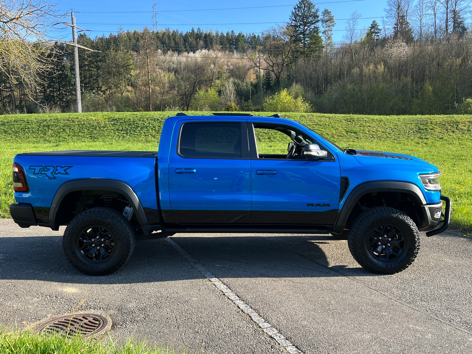DODGE "TRX" DER POWER PICK UP !! 711 PS !! ABSOLUT NEUWERTIG !! MIT VOLLAUSSTATTUNG. MIT AHK 3`500 KG !! 24 MONATE GARANTIE !!-image-1
