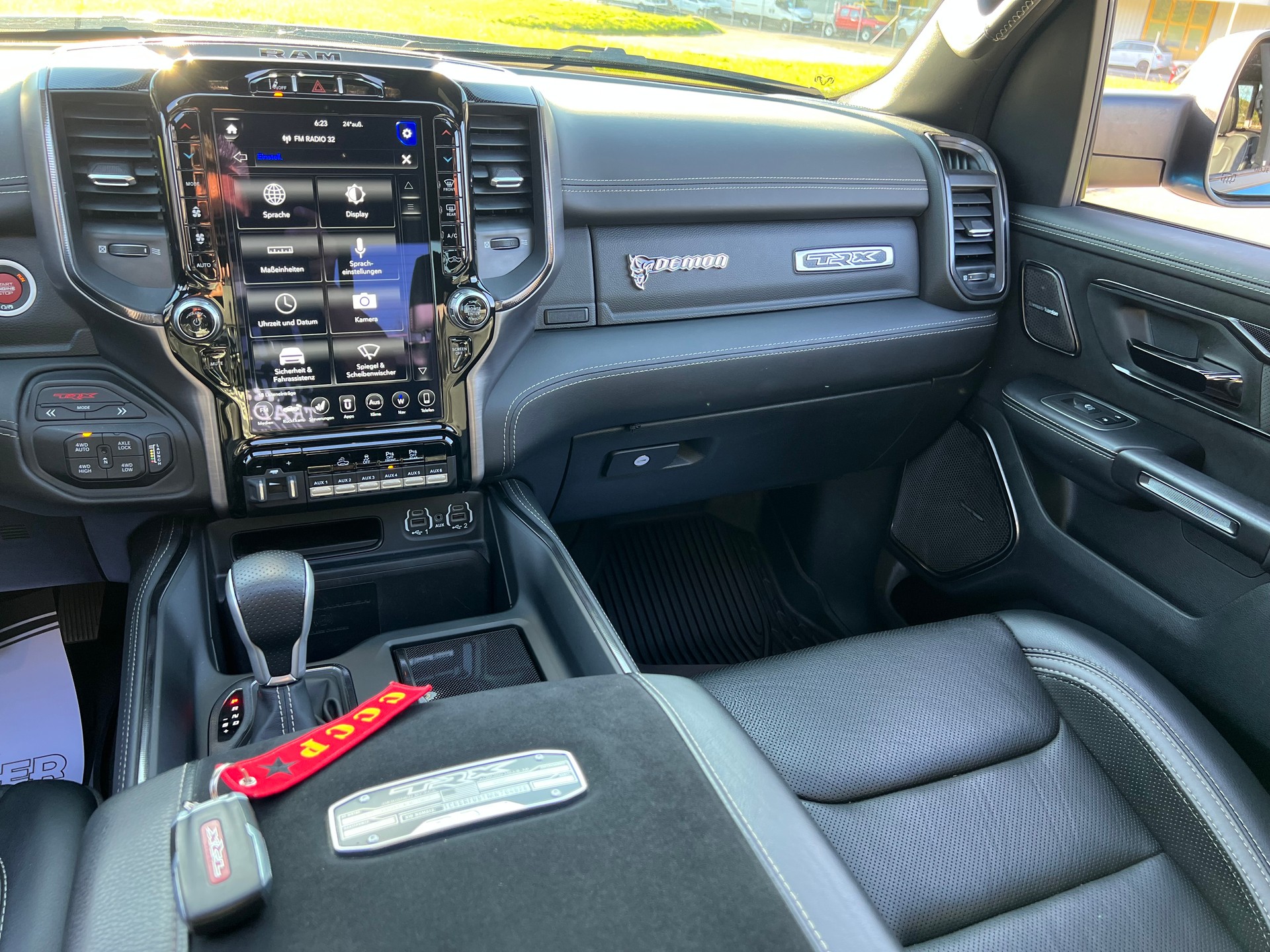 DODGE "TRX" DER POWER PICK UP !! 711 PS !! ABSOLUT NEUWERTIG !! MIT VOLLAUSSTATTUNG. MIT AHK 3`500 KG !! 24 MONATE GARANTIE !!-image-25
