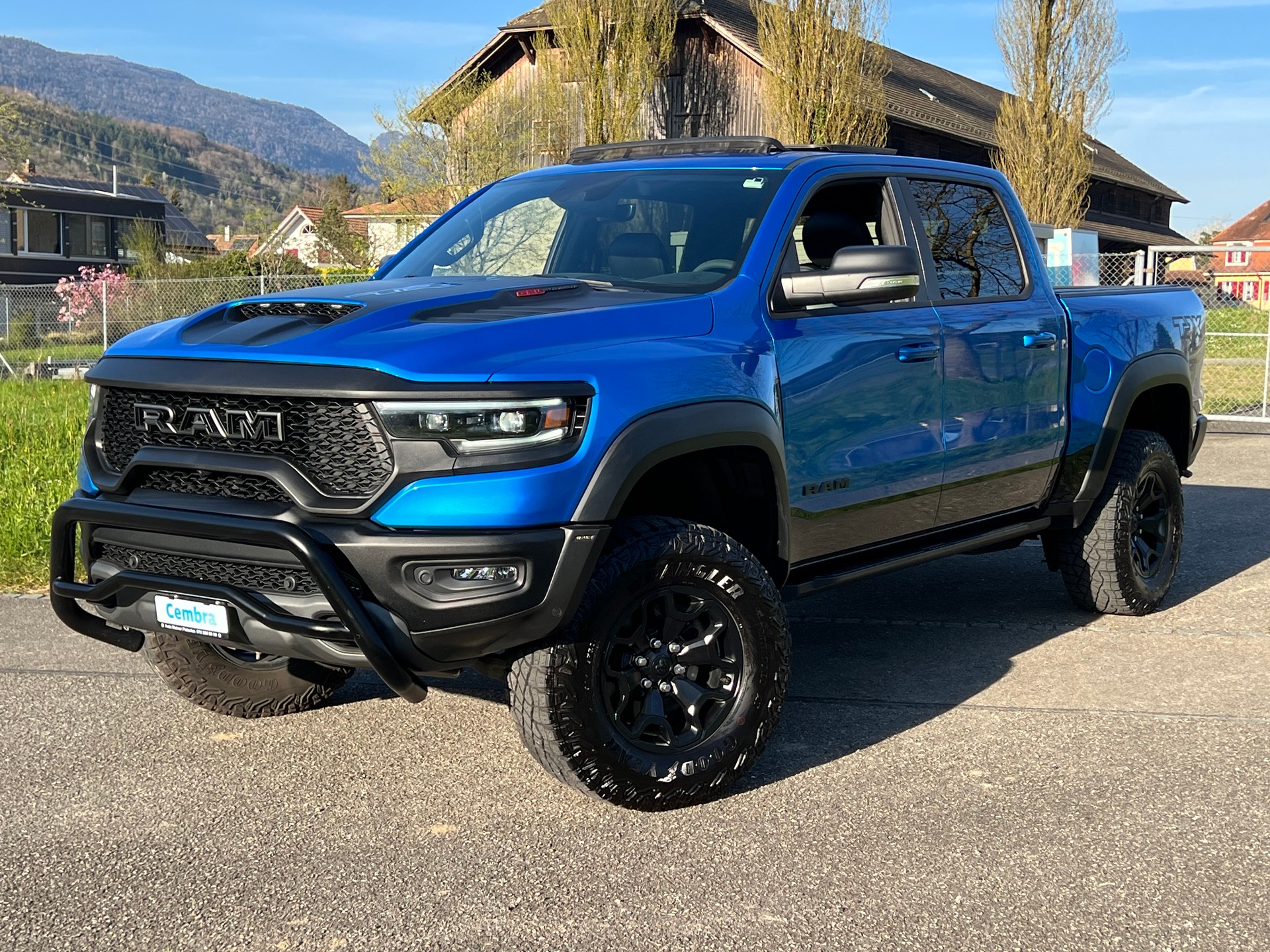 DODGE "TRX" DER POWER PICK UP !! 711 PS !! ABSOLUT NEUWERTIG !! MIT VOLLAUSSTATTUNG. MIT AHK 3`500 KG !! 24 MONATE GARANTIE !!