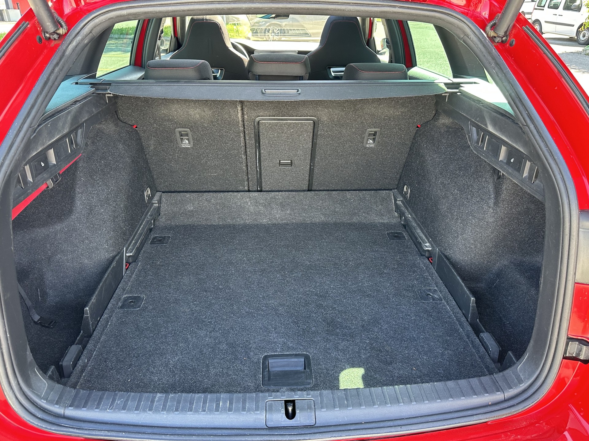 SKODA Octavia Combi 2.0 TSI DSG RS-image-18