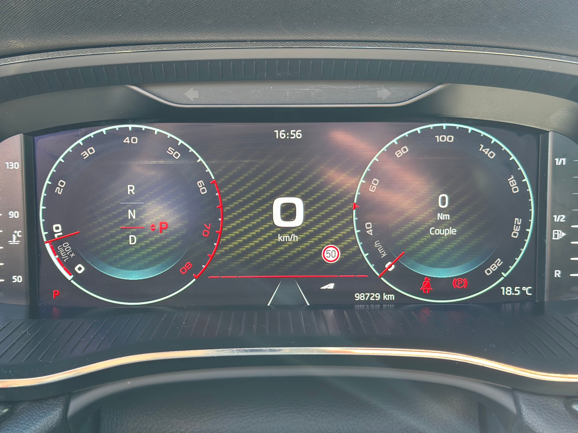 SKODA Octavia Combi 2.0 TSI DSG RS-image-11