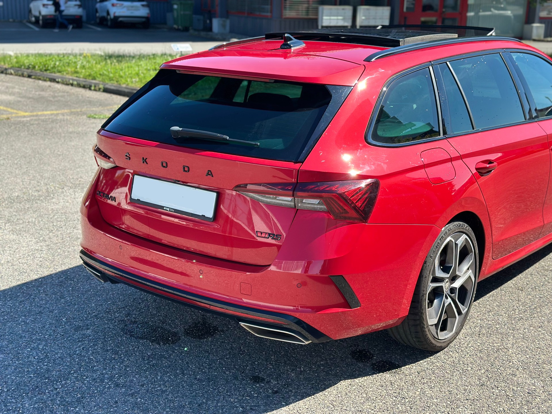 SKODA Octavia Combi 2.0 TSI DSG RS-image-8