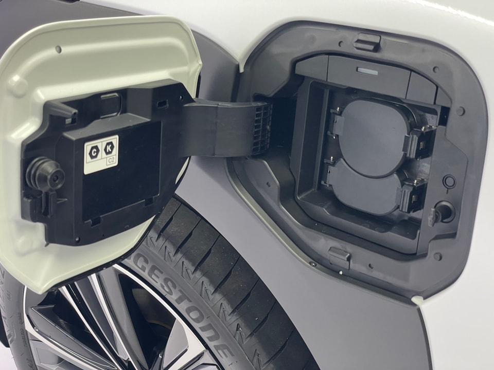 bZ4X Electric Premium 11 kW OBC