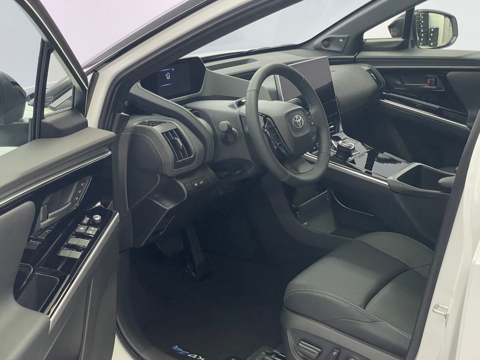 bZ4X Electric Premium 11 kW OBC