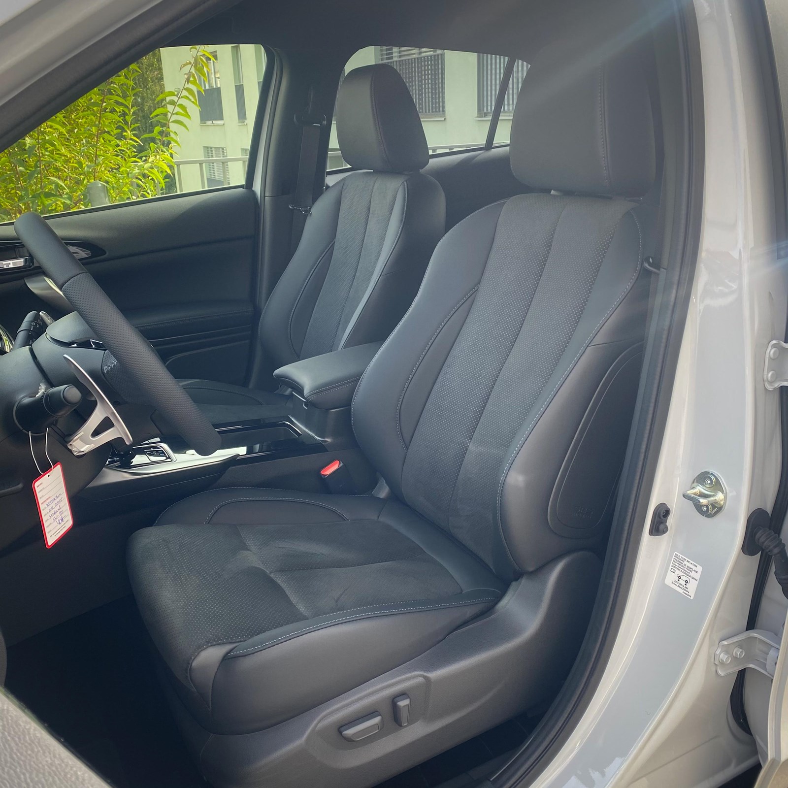 MITSUBISHI Eclipse Cross 2.4 PHEV Blackline 4x4-image-13