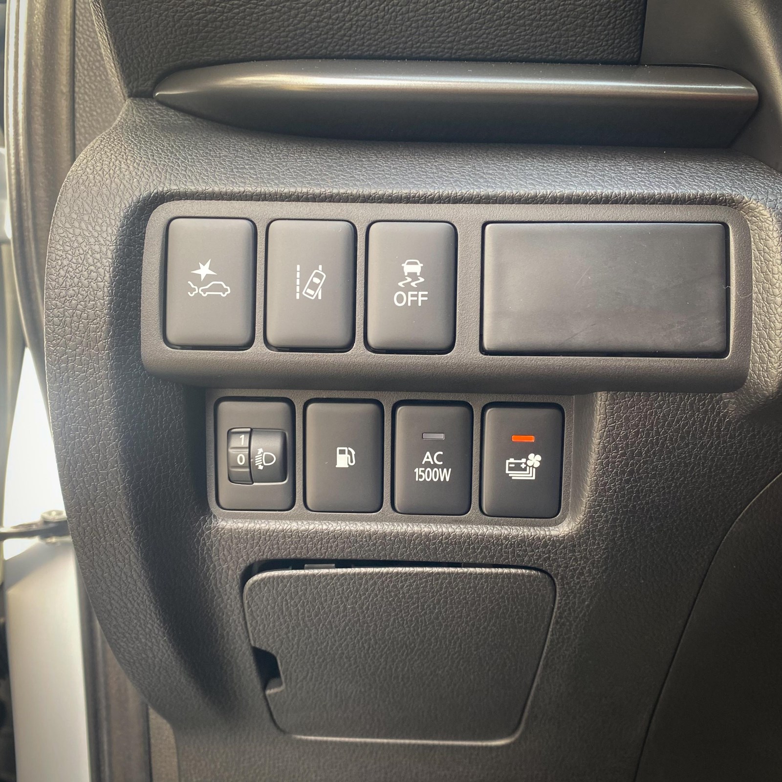 MITSUBISHI Eclipse Cross 2.4 PHEV Blackline 4x4-image-5