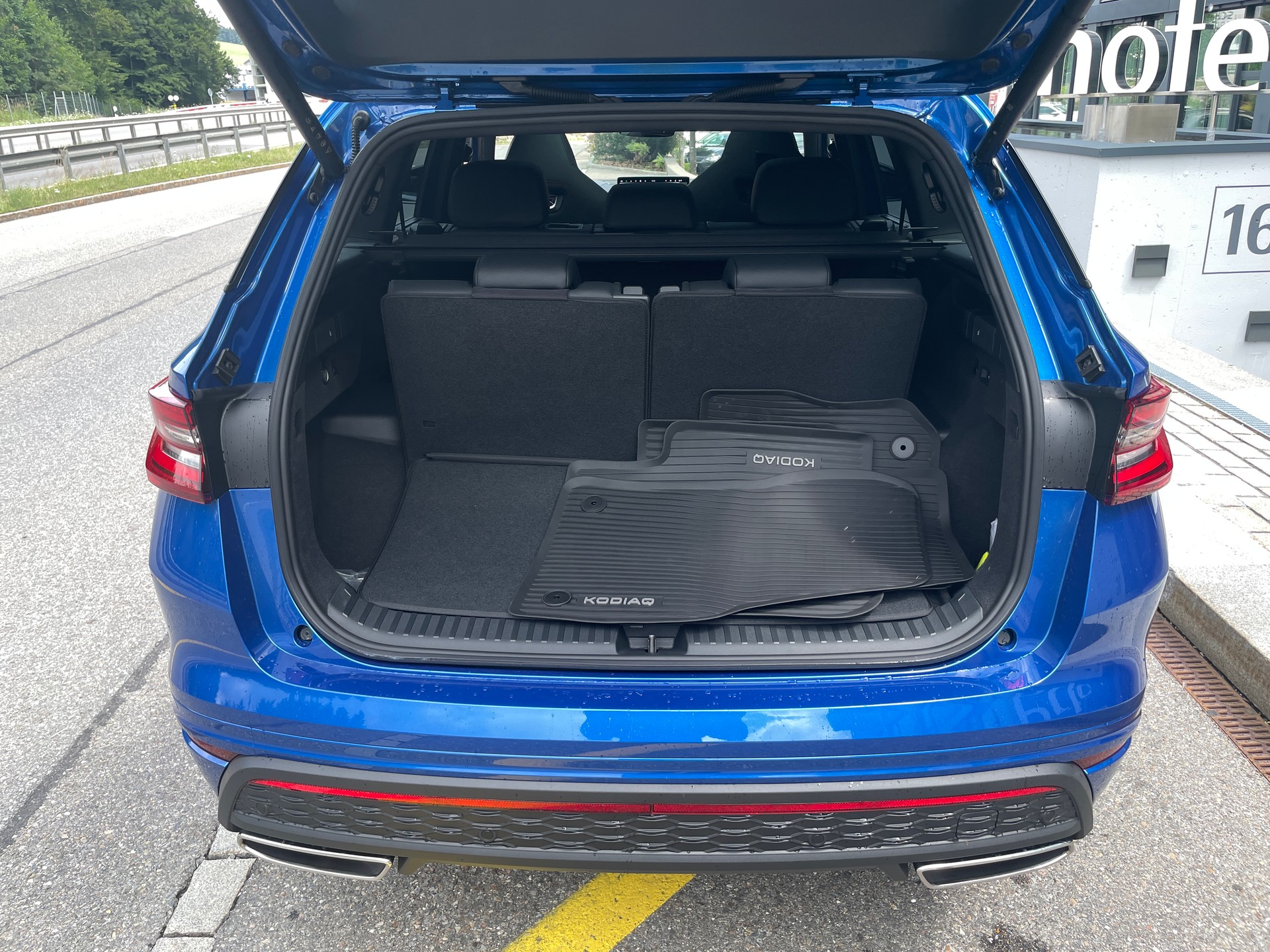 SKODA Kodiaq 2.0 TSI RS 4x4, 7-Sitzer-image-4