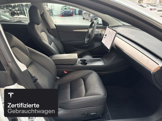 TESLA Model 3 Rear-Wheel Drive-showroom-element-2