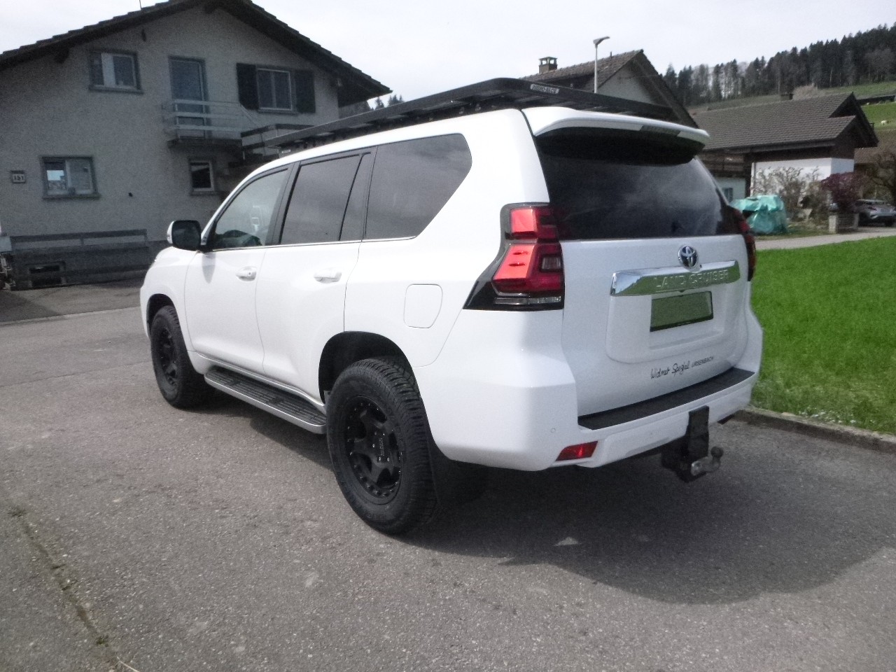 TOYOTA Land Cruiser 2.8TD Premium Automatic-showroom-element-3
