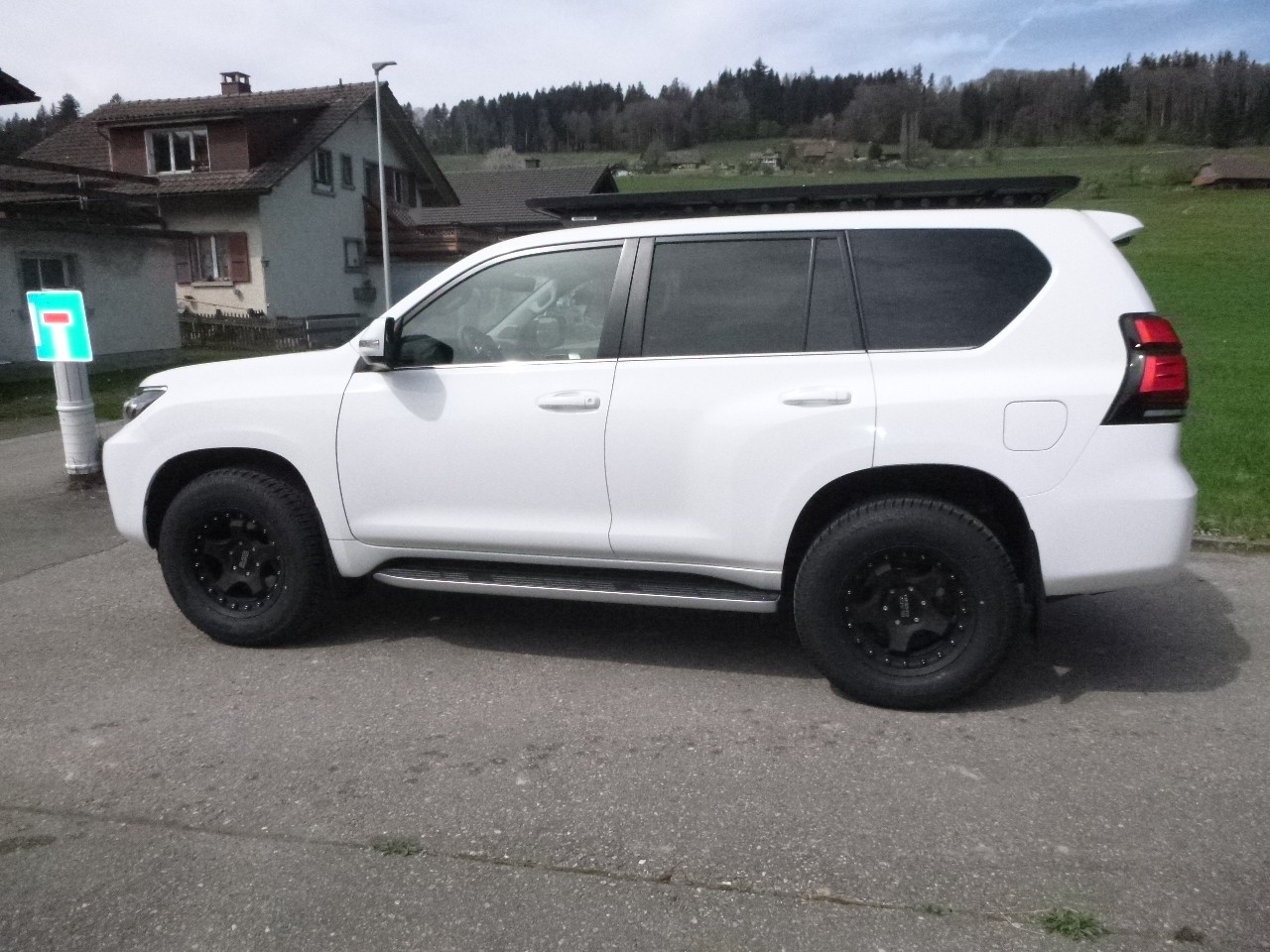 TOYOTA Land Cruiser 2.8TD Premium Automatic-showroom-element-2