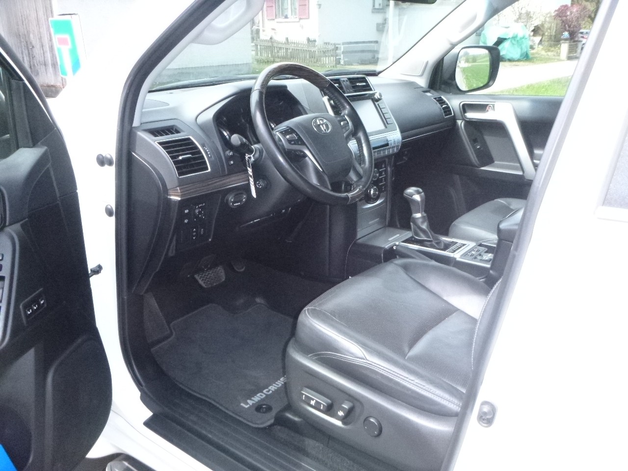 TOYOTA Land Cruiser 2.8TD Premium Automatic-image-16