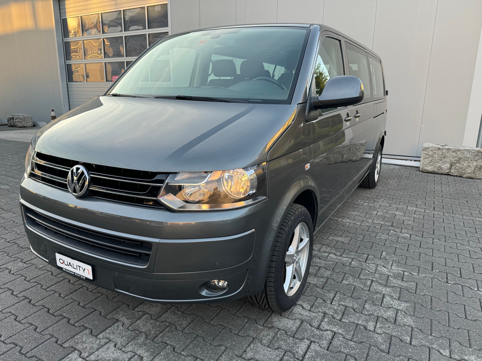 VW T5 Caravelle Comfortline 2.0 TDI CR 4Motion DSG*TOP ZUSTAND*LANGER-RADSTAND*9-PLÄTZER*AHK*-showroom-element-1