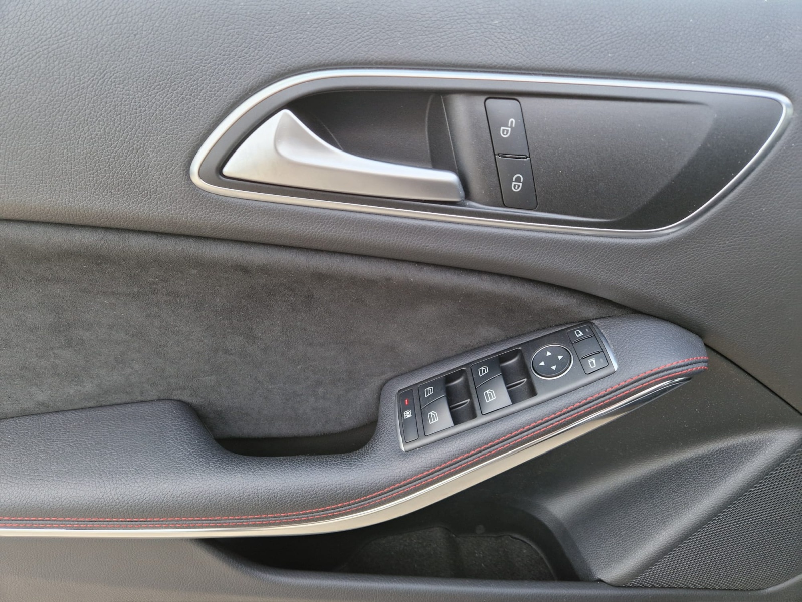 Image MERCEDES-BENZ A-220 A 220 AMG Line 4Matic 7G-DCT