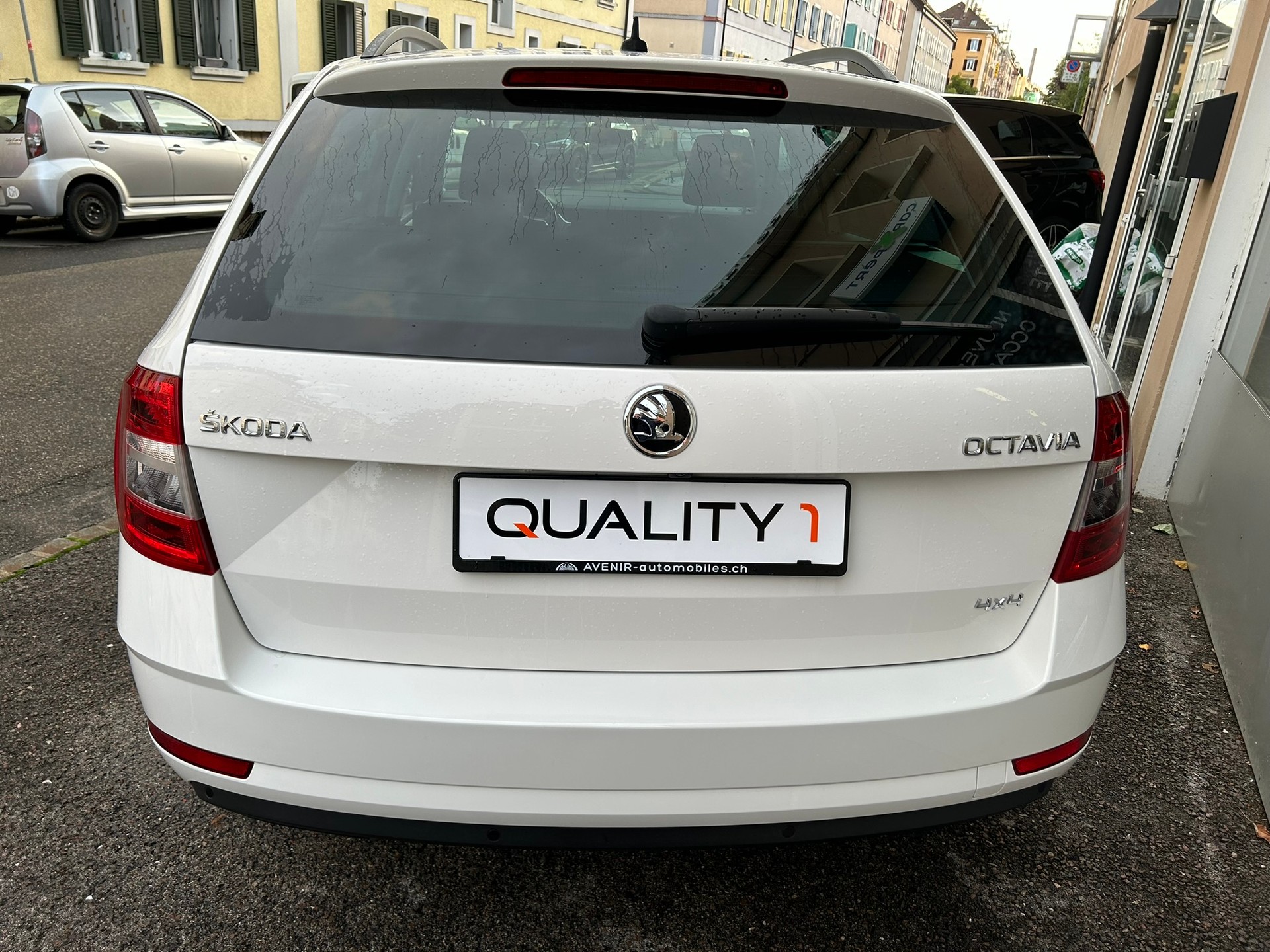 SKODA Octavia Combi 2.0 TSI Ambition 4x4 DSG-image-12