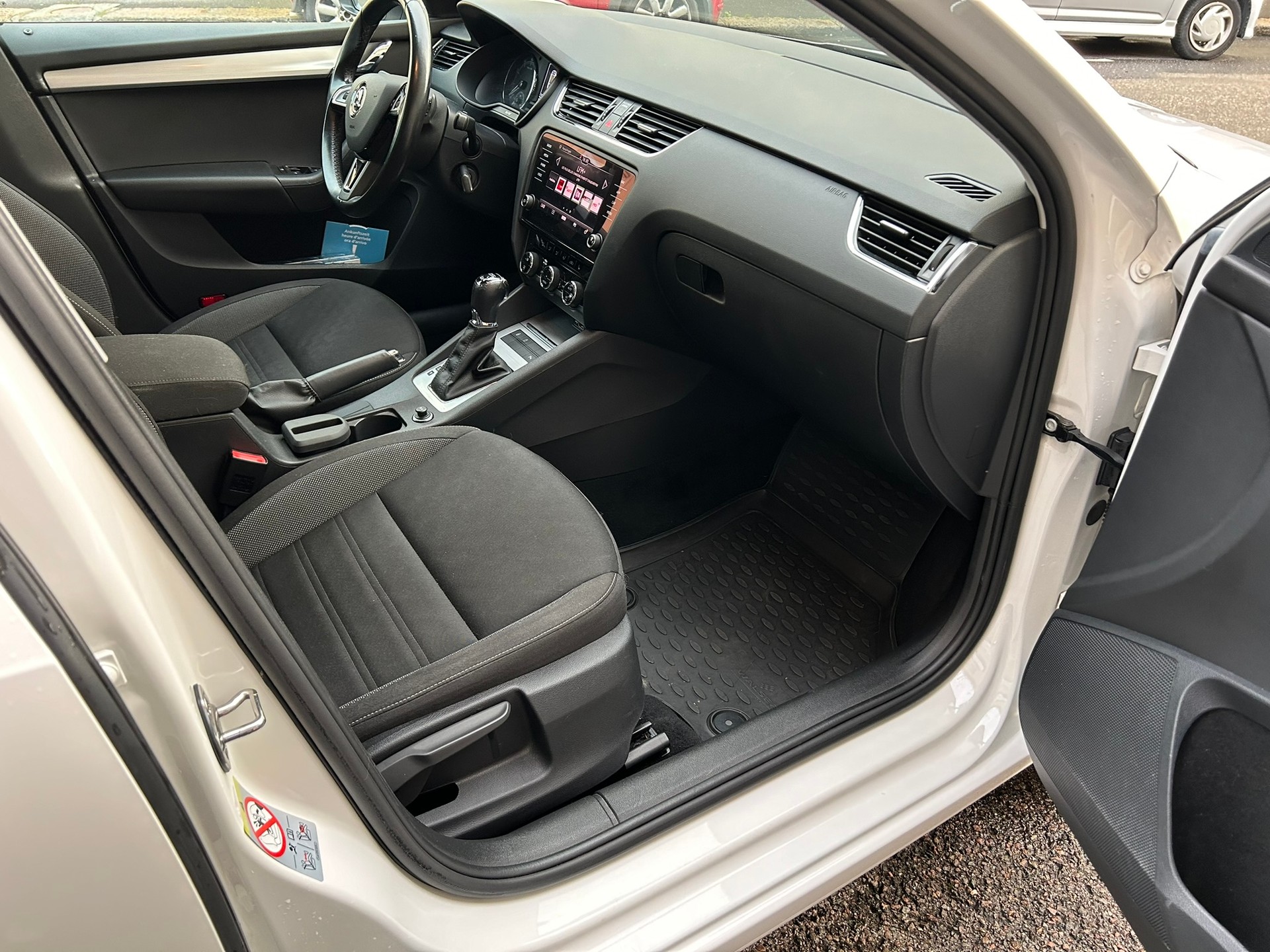 SKODA Octavia Combi 2.0 TSI Ambition 4x4 DSG-image-5