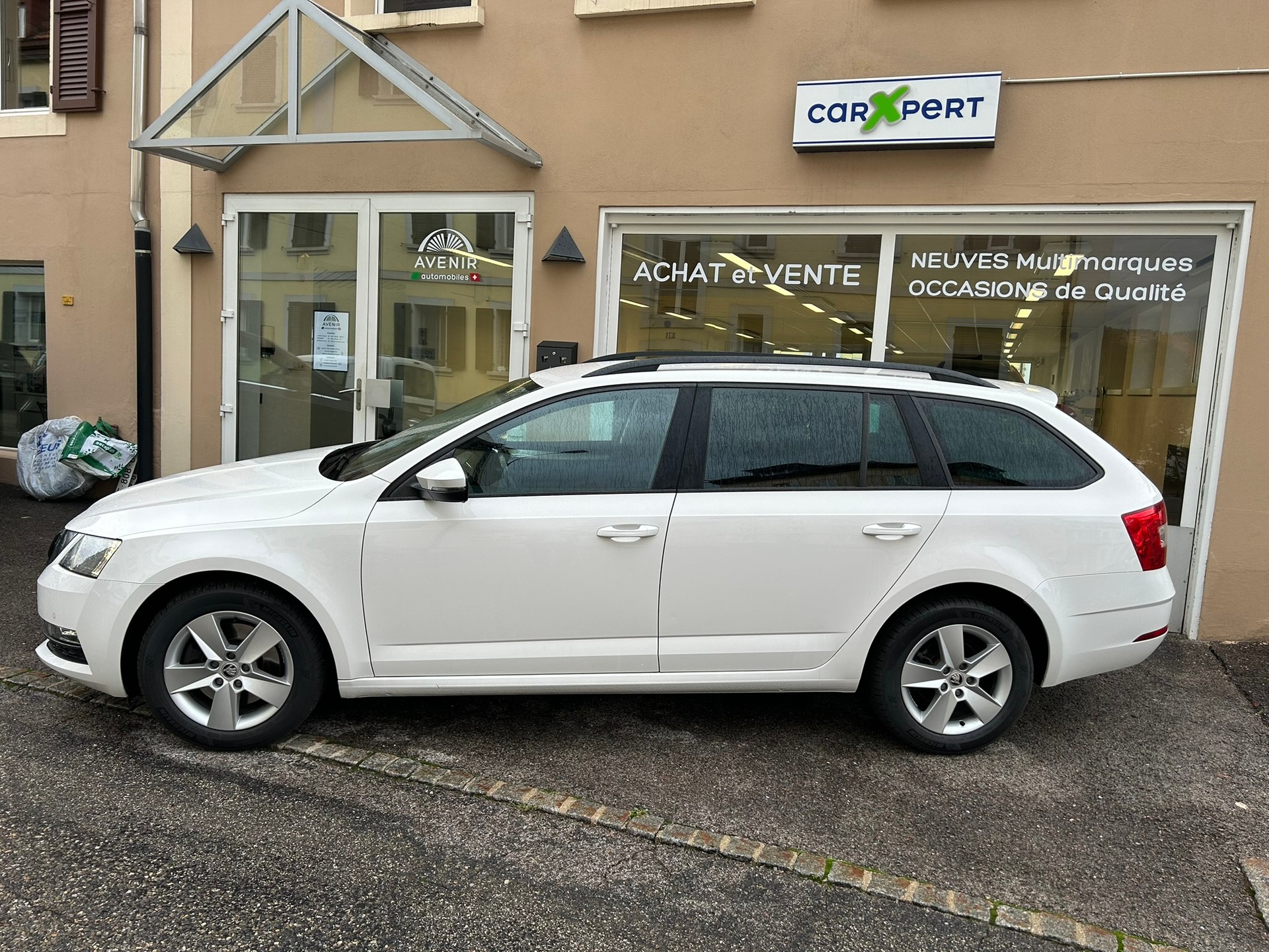 SKODA Octavia Combi 2.0 TSI Ambition 4x4 DSG-image-1