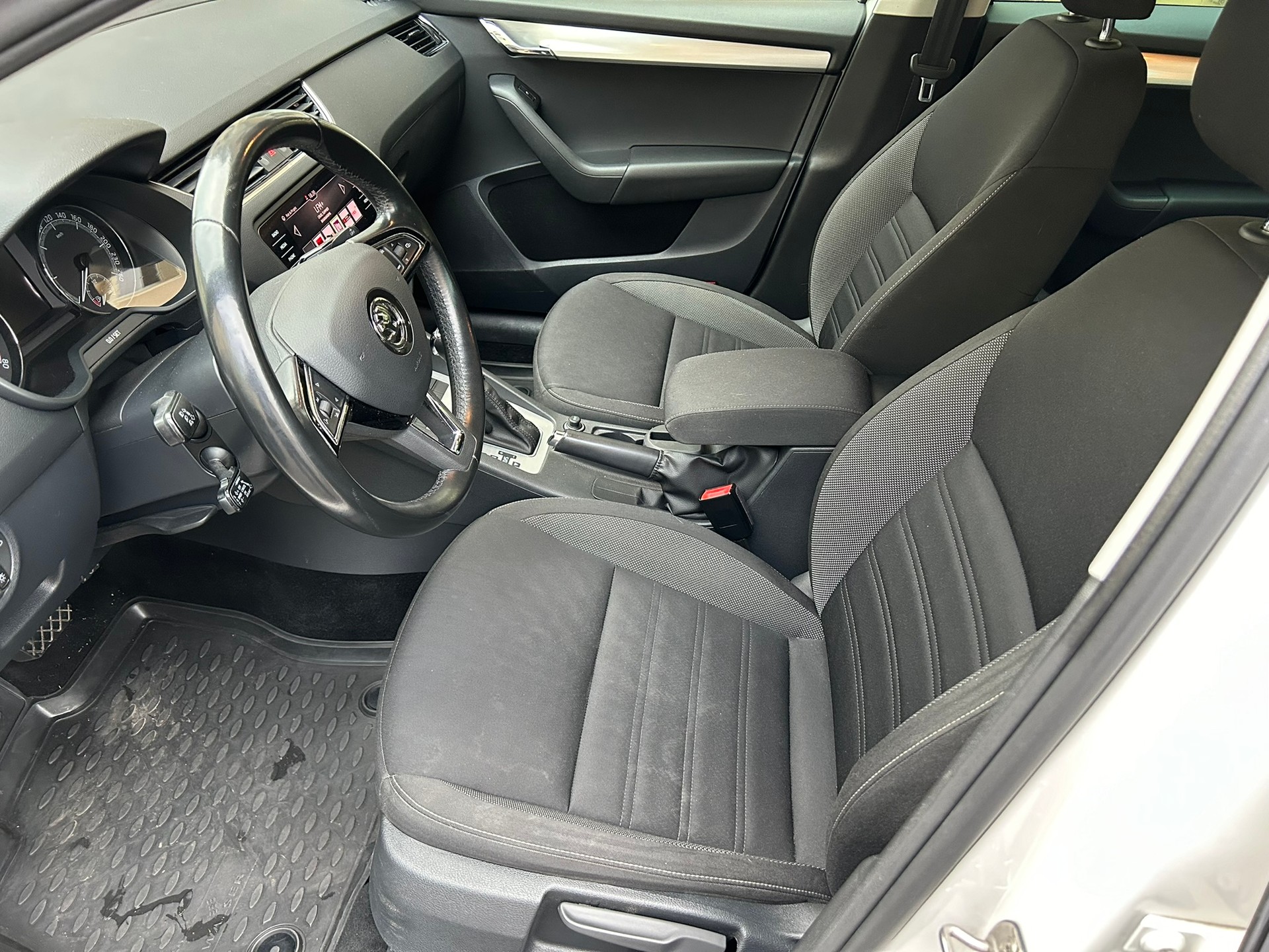 SKODA Octavia Combi 2.0 TSI Ambition 4x4 DSG-image-4