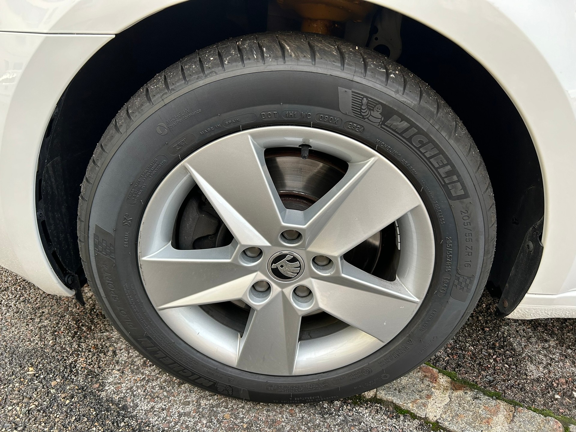 SKODA Octavia Combi 2.0 TSI Ambition 4x4 DSG-image-13