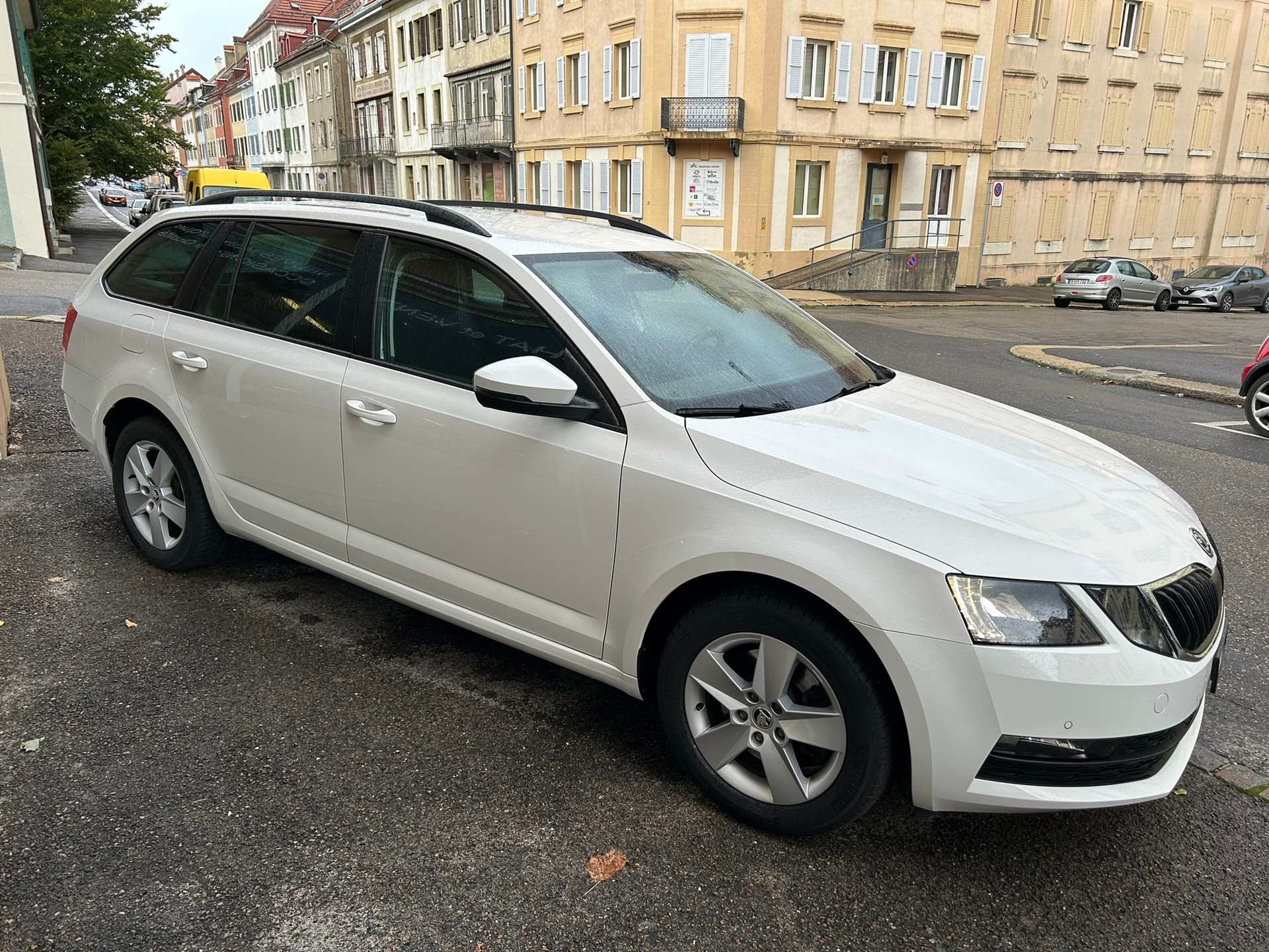 SKODA Octavia Combi 2.0 TSI Ambition 4x4 DSG-image-2