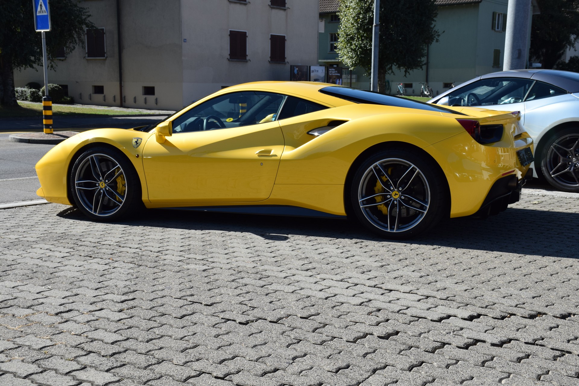 FERRARI 488 GTB 3.9 V8-image-3