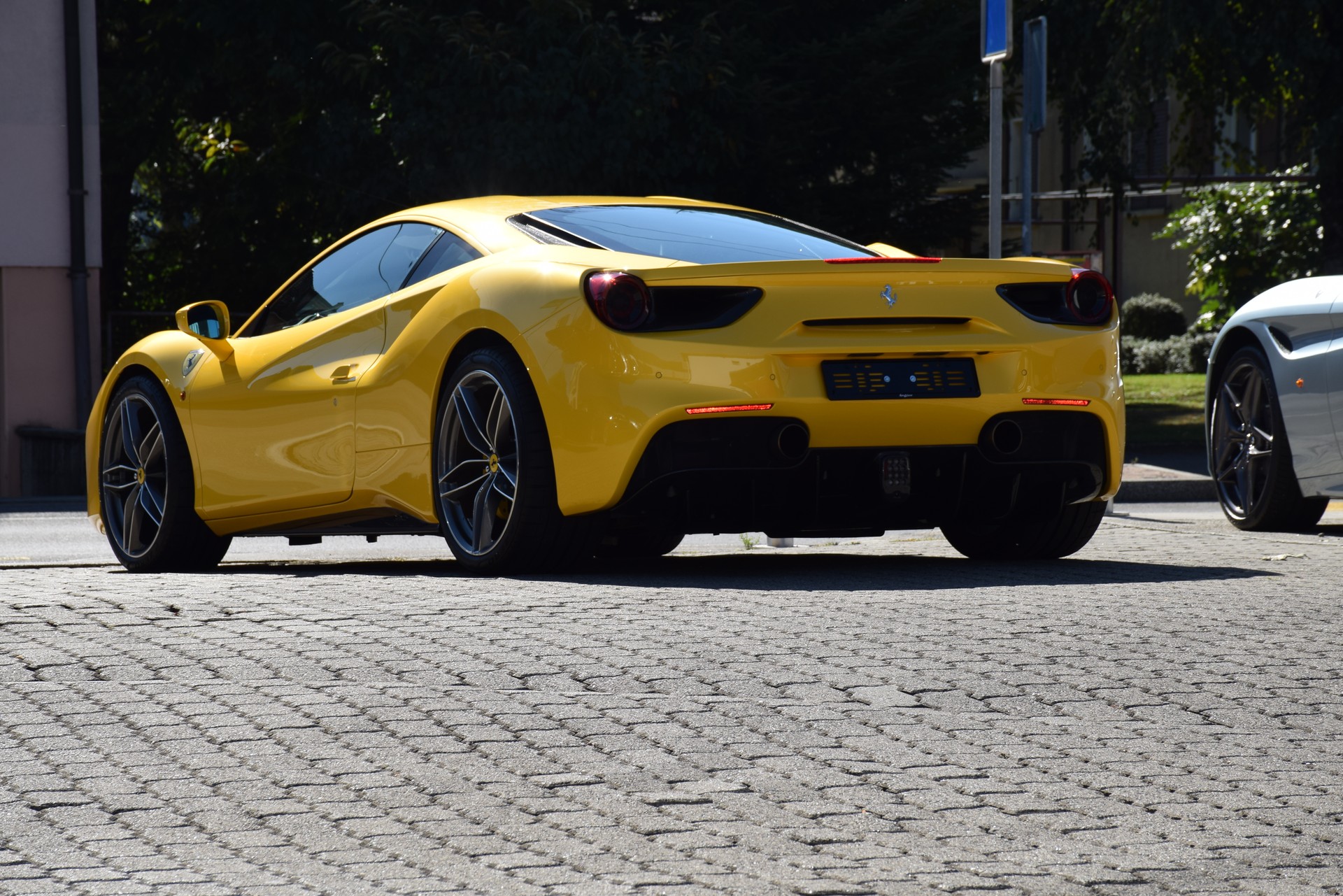FERRARI 488 GTB 3.9 V8-image-5