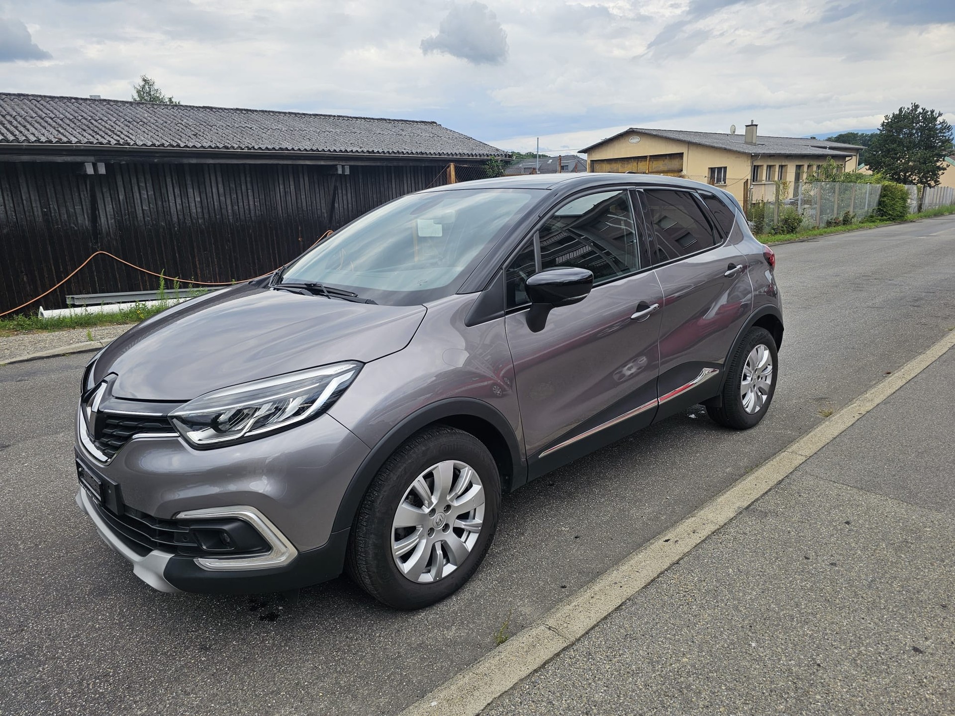 RENAULT Captur 1.3 T 16V Red Edition EDC-showroom-element-2