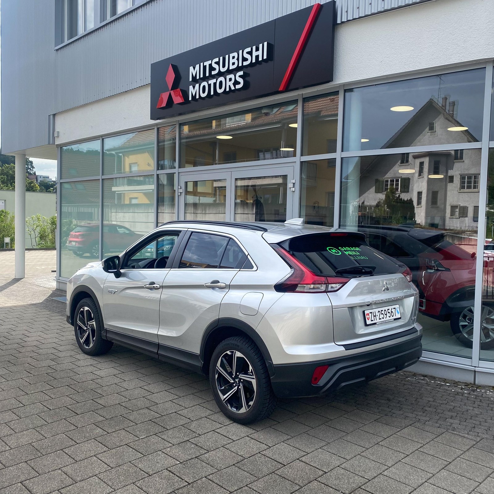 MITSUBISHI Eclipse Cross 2.4 PHEV Inform 4x4-showroom-element-1