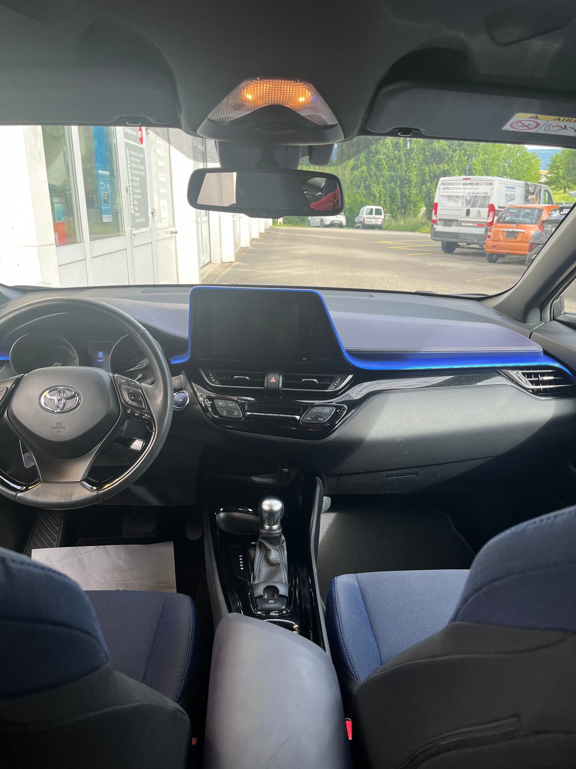 TOYOTA C-HR 1.8 HSD Style CVT-image-2