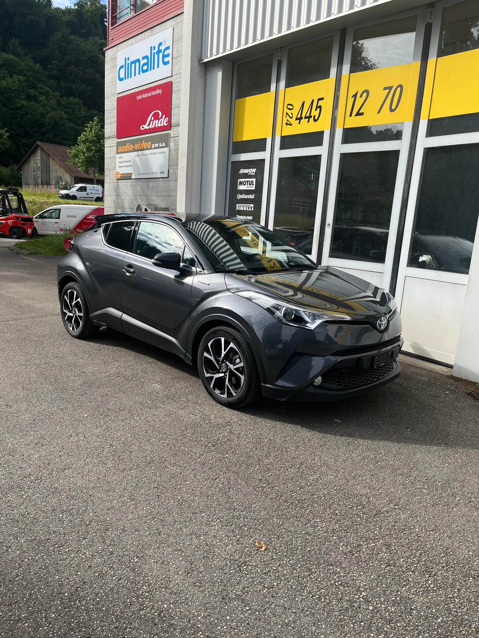 TOYOTA C-HR 1.8 HSD Style CVT-image-1