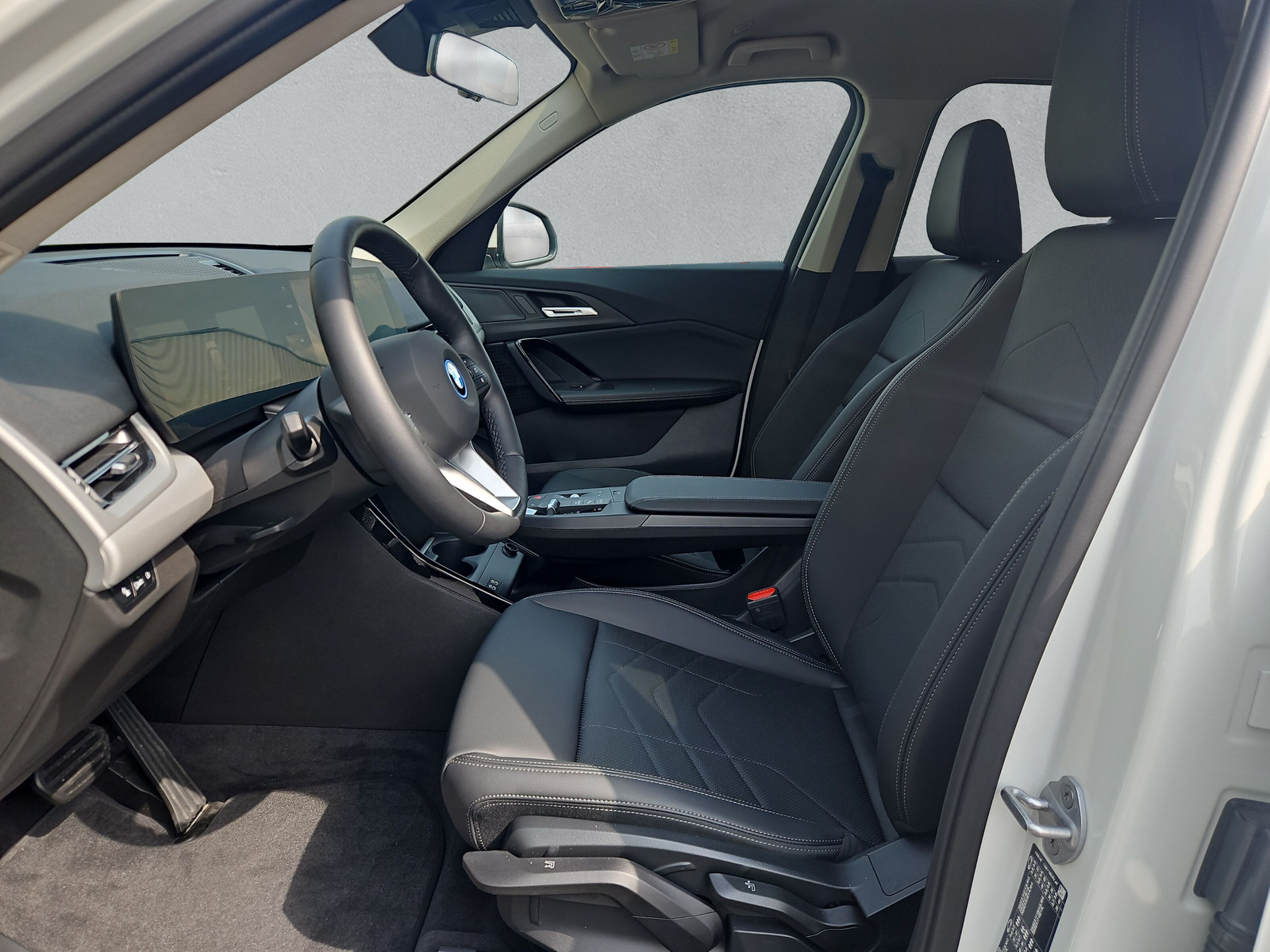 BMW iX1 eDrive 20-image-10