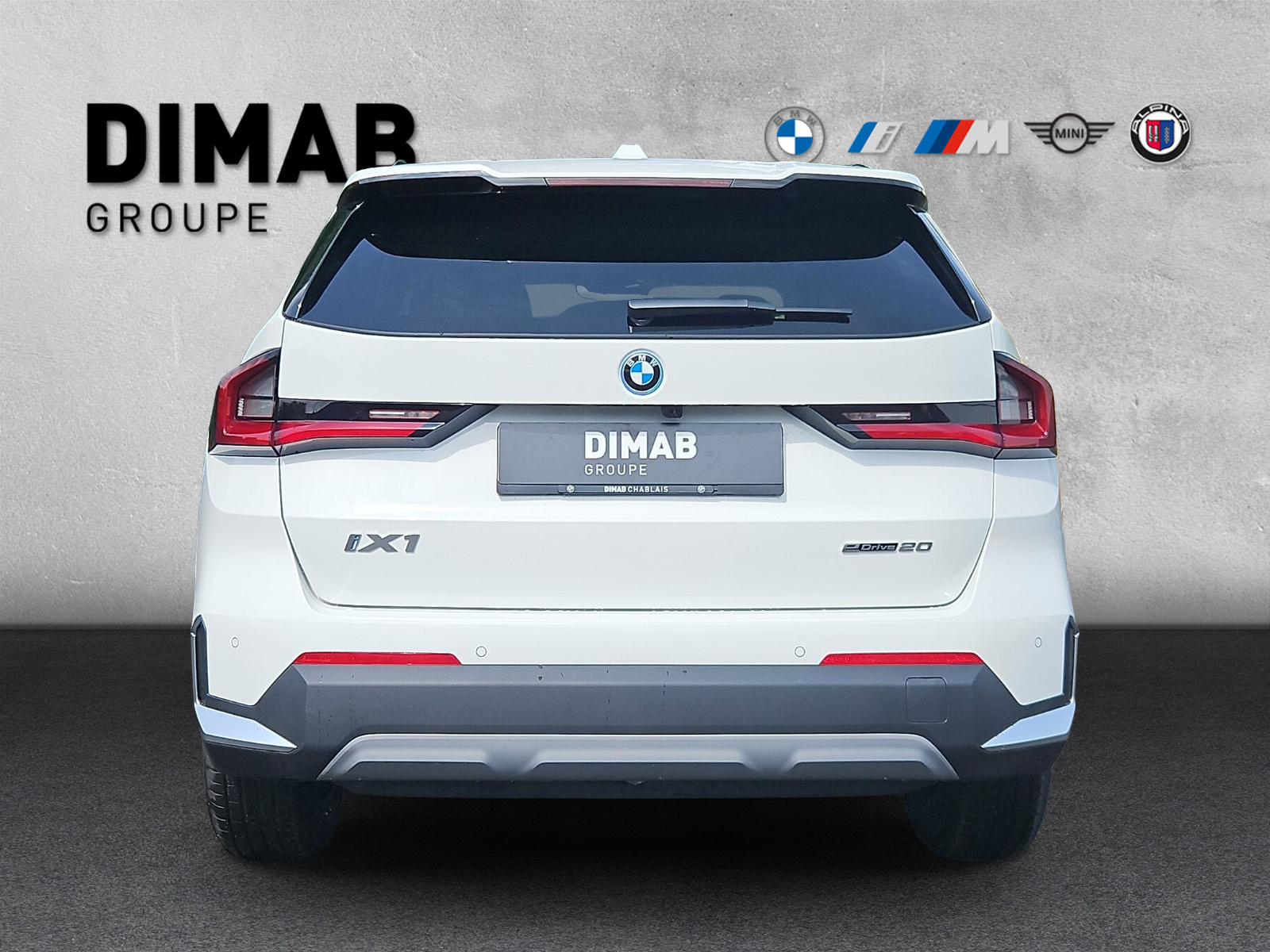 BMW iX1 eDrive 20-image-3