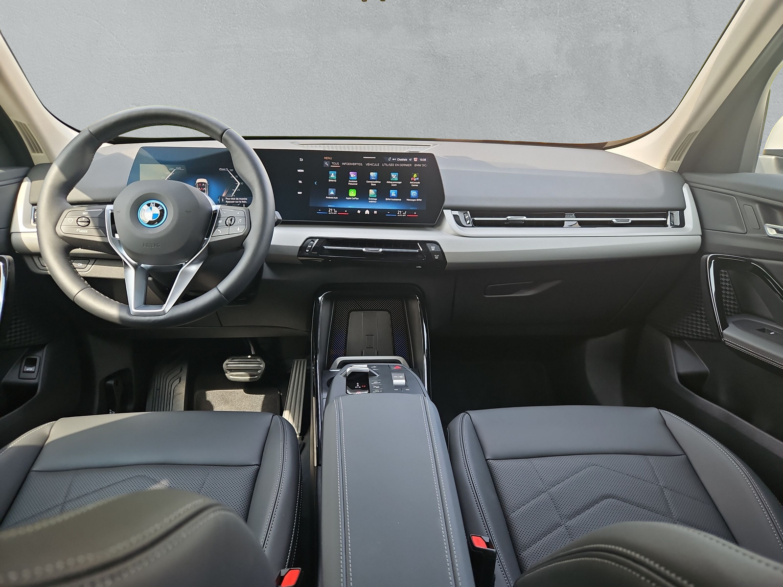 BMW iX1 eDrive 20-image-12