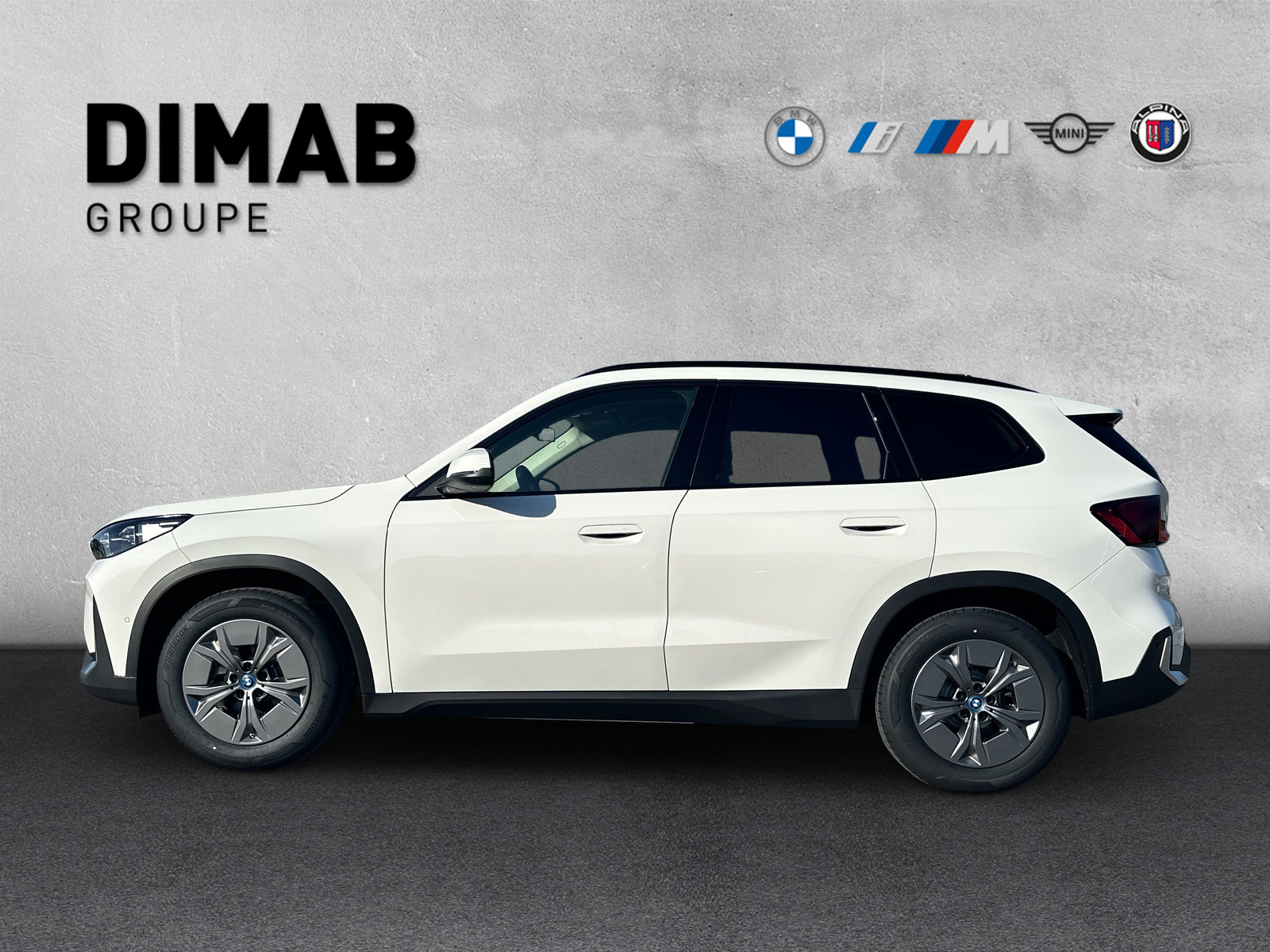 BMW iX1 eDrive 20-showroom-element-1
