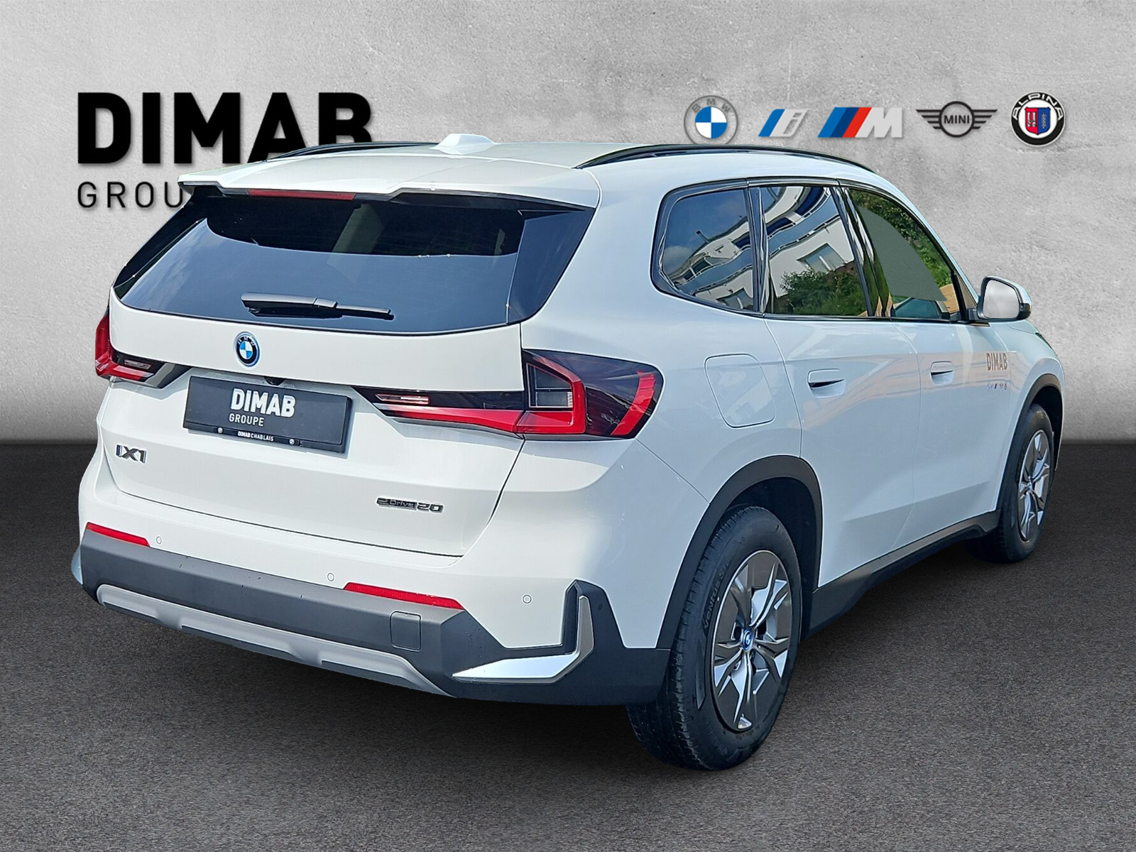 BMW iX1 eDrive 20-image-4