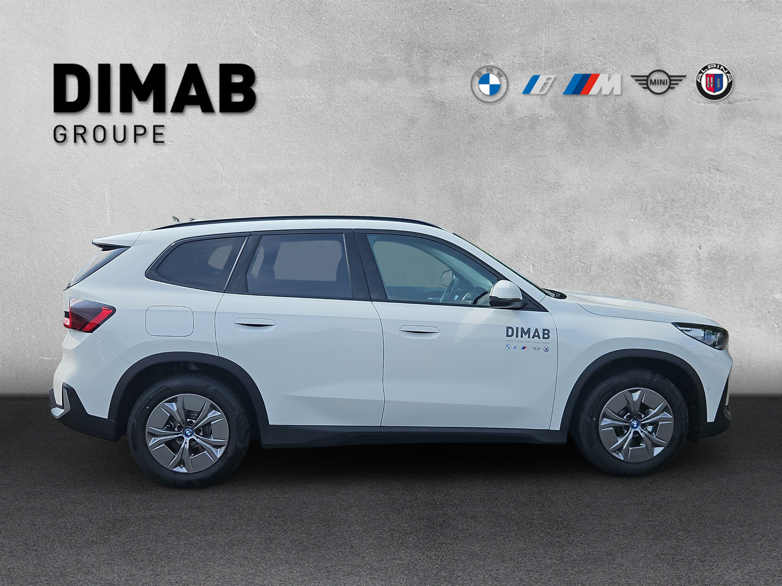 BMW iX1 eDrive 20-image-5