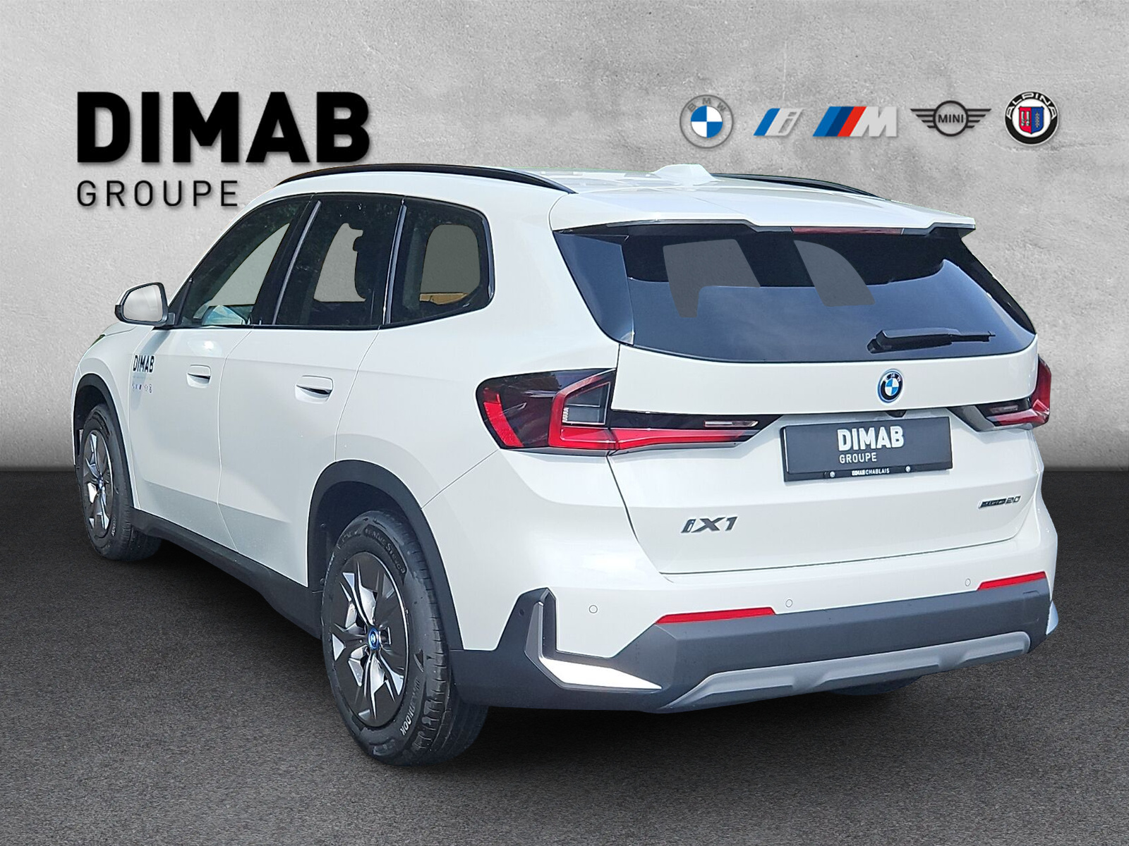 BMW iX1 eDrive 20-image-2