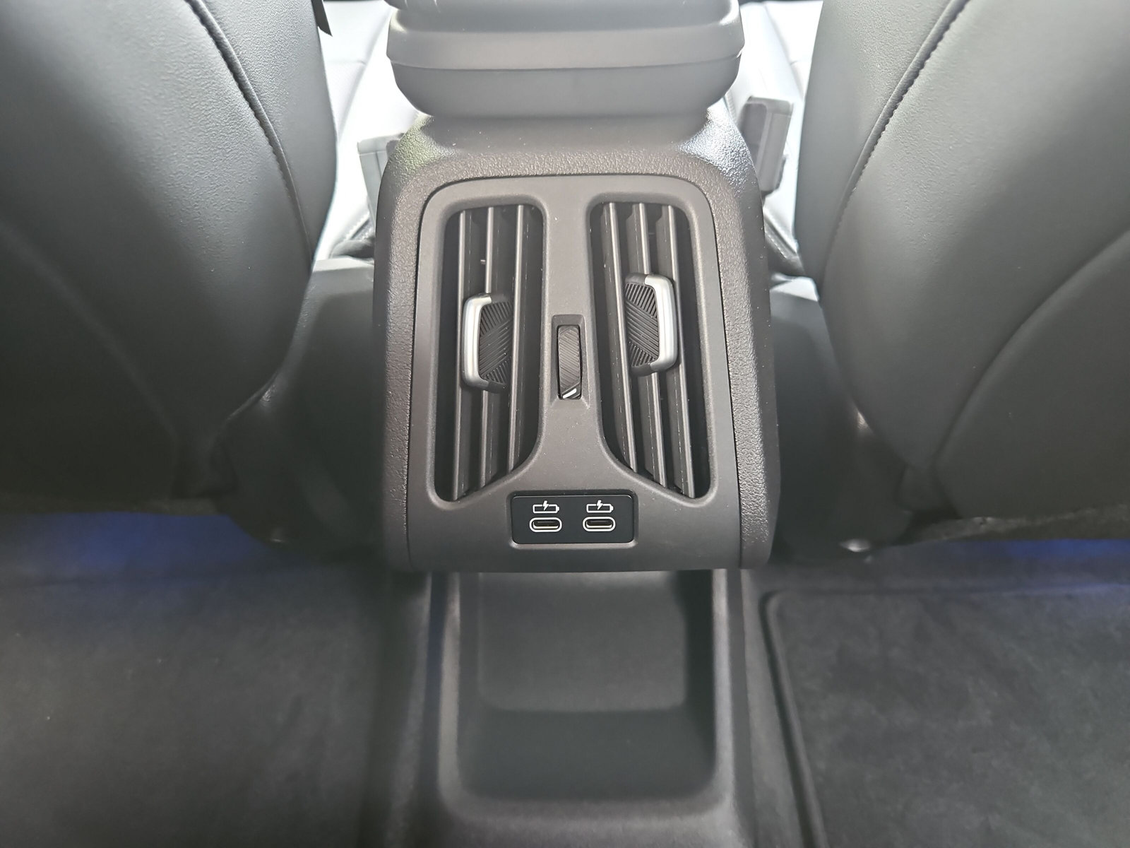 BMW iX1 eDrive 20-image-19