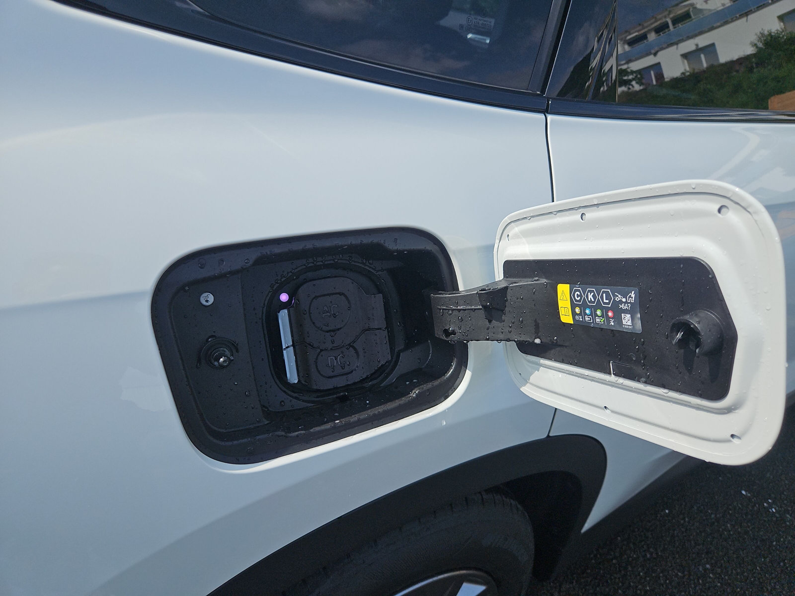 BMW iX1 eDrive 20-image-22