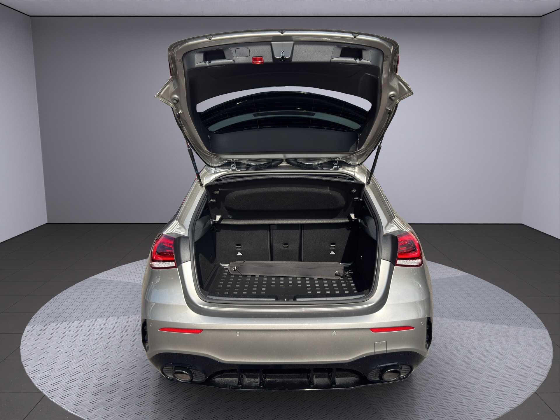 MERCEDES-BENZ A 35 AMG 4Matic Speedshift-image-16