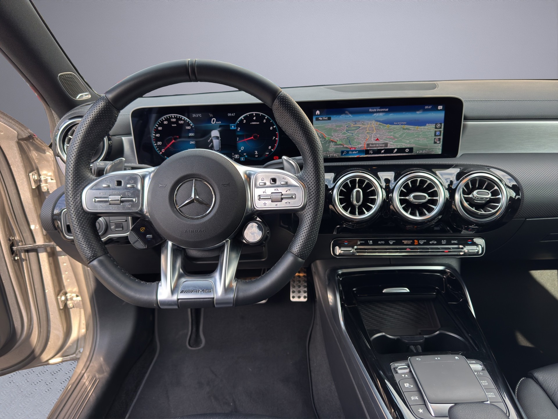 MERCEDES-BENZ A 35 AMG 4Matic Speedshift-image-11