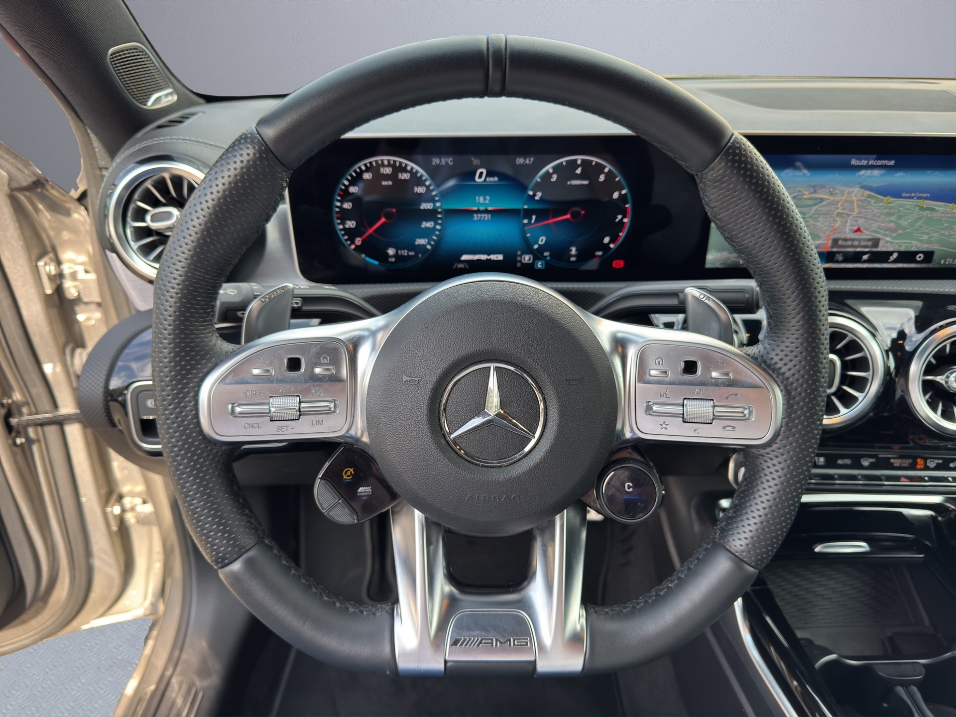 MERCEDES-BENZ A 35 AMG 4Matic Speedshift-image-10