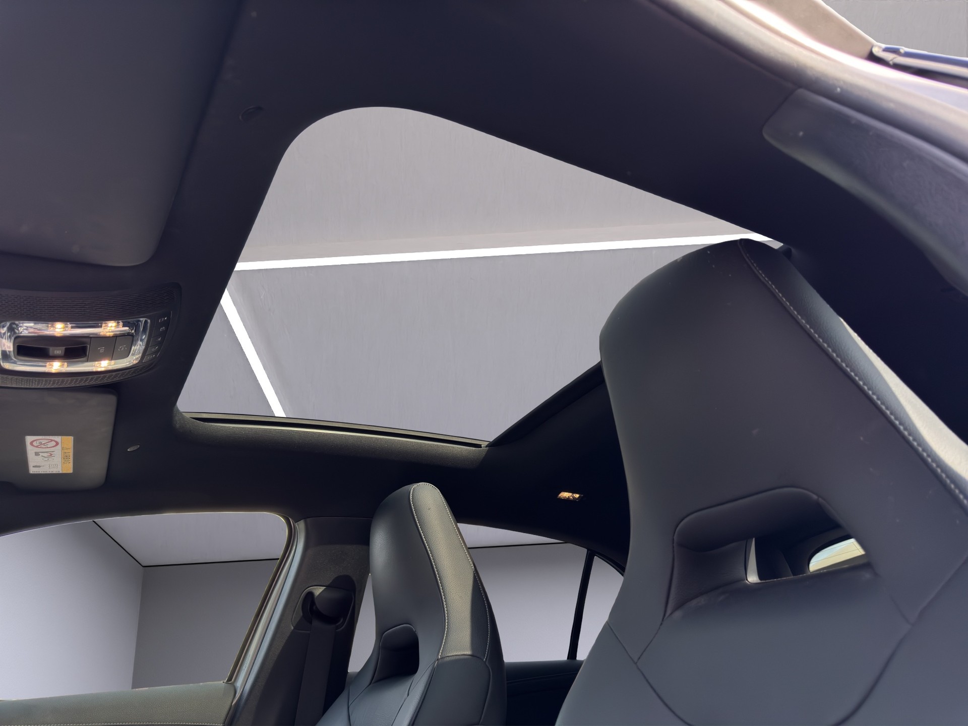 MERCEDES-BENZ A 35 AMG 4Matic Speedshift-image-17