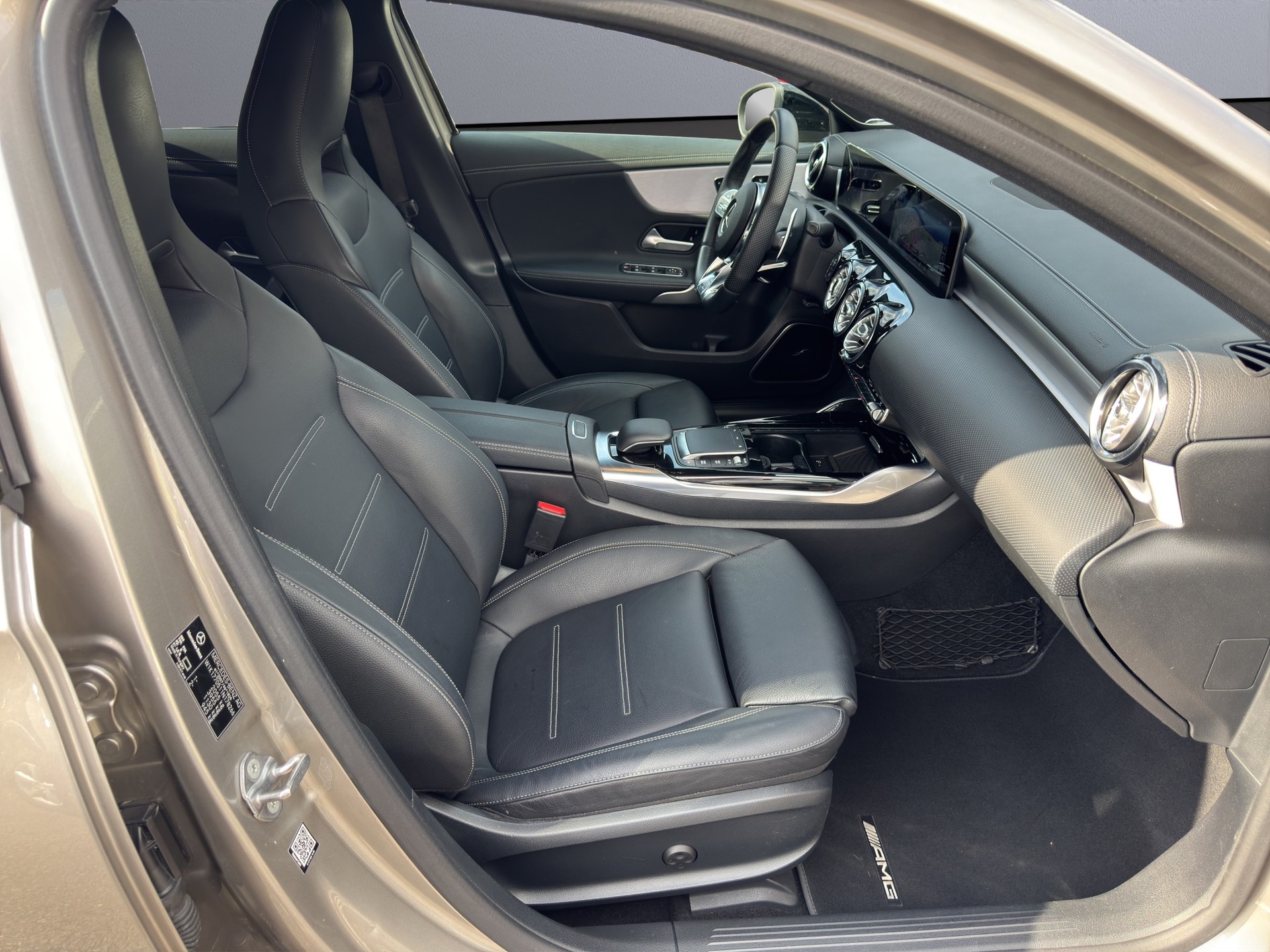 MERCEDES-BENZ A 35 AMG 4Matic Speedshift-image-14